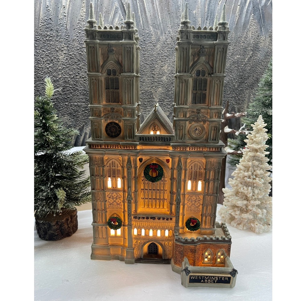 Department 56 Dickens Village WESTMINSTER ABBEY 56.58517 Box and Garlands
